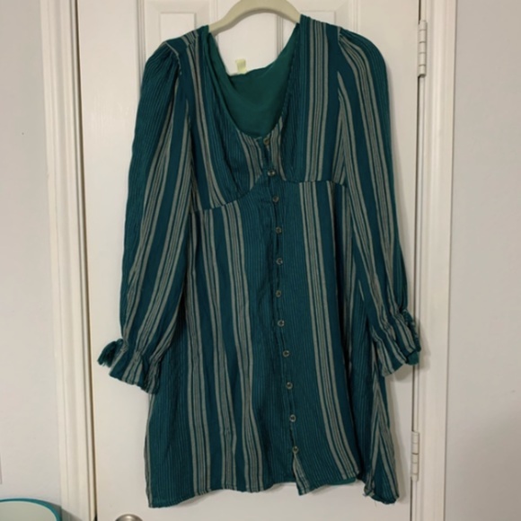 ✨ FRANCESCA'S NOVA STRIPED DRESS ✨ - Picture 2 of 5